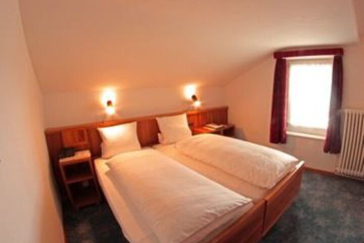 Room 53 of 106