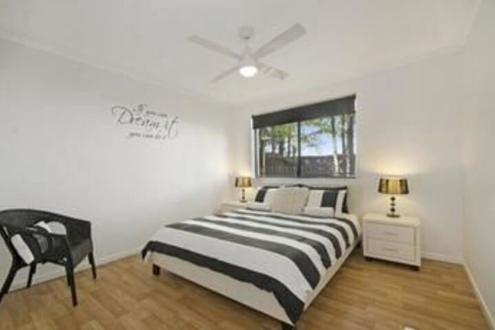 Room 4 of 28
