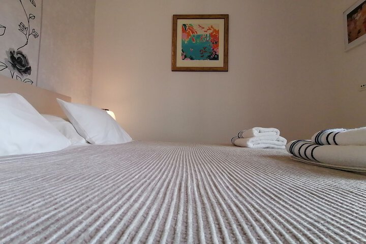 Room 18 of 102