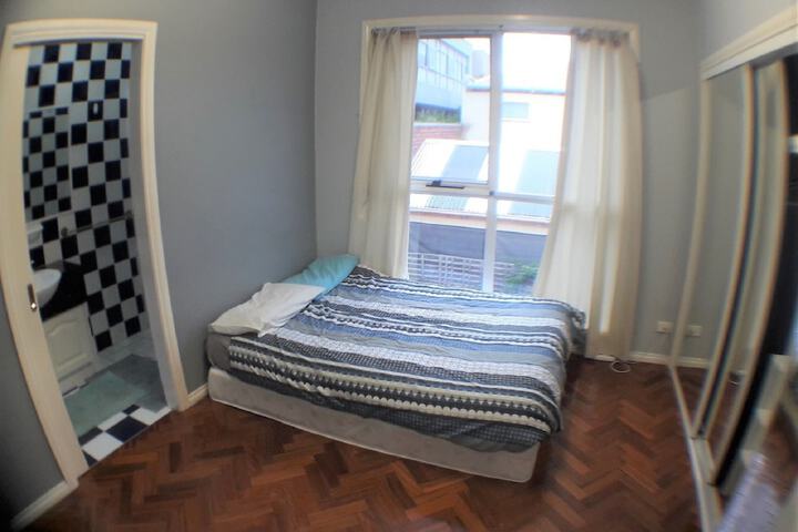 Room 6 of 44