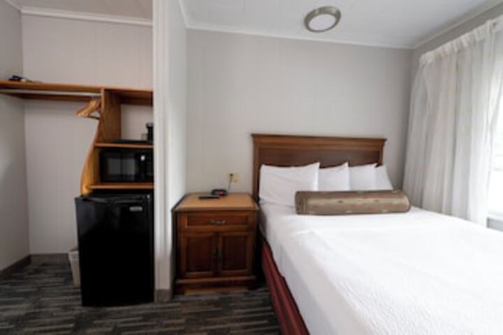 Room 100 of 549