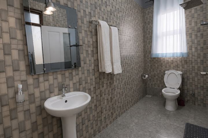 Room 4 of 5