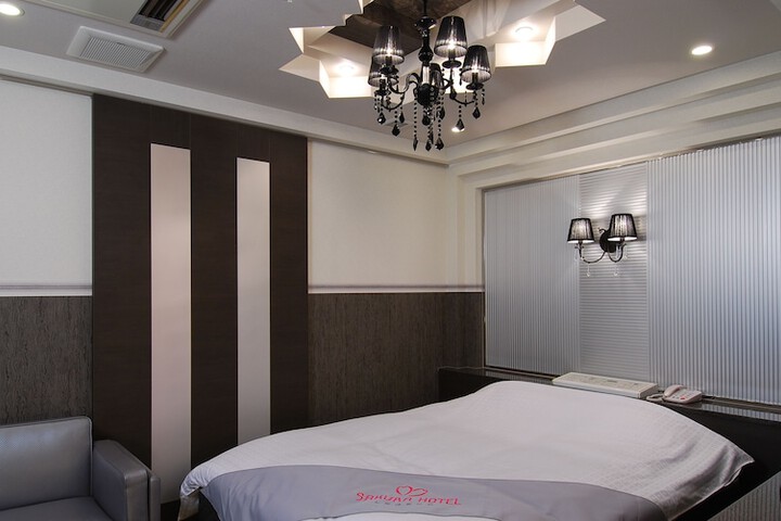 Room 3 of 12