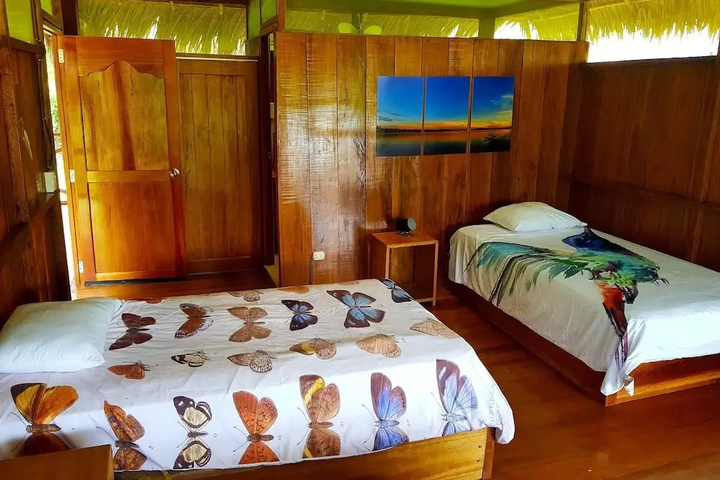 Room 4 of 18