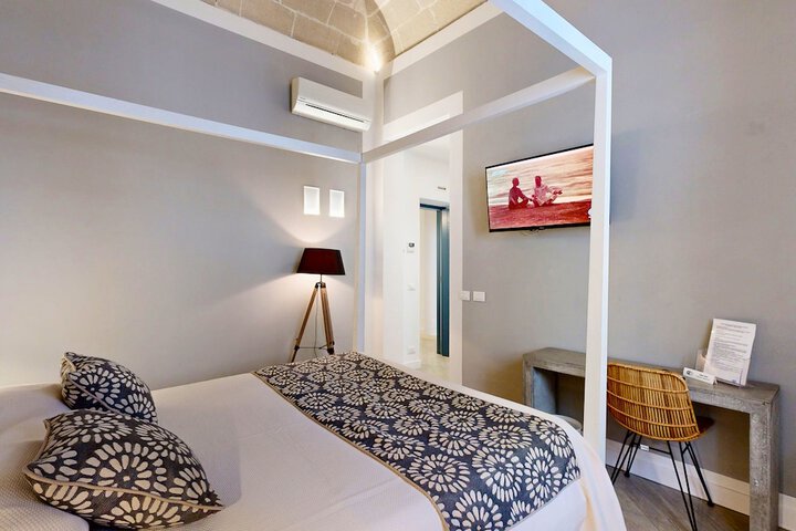 Room 100 of 210