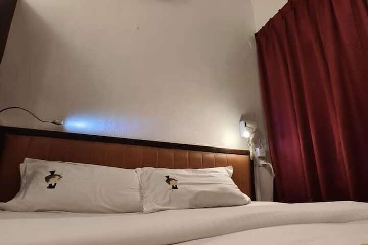 Room 28 of 128