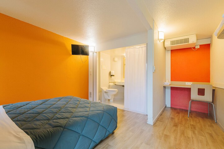 Room 13 of 46