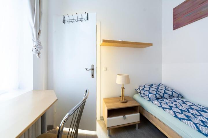 Room 4 of 6