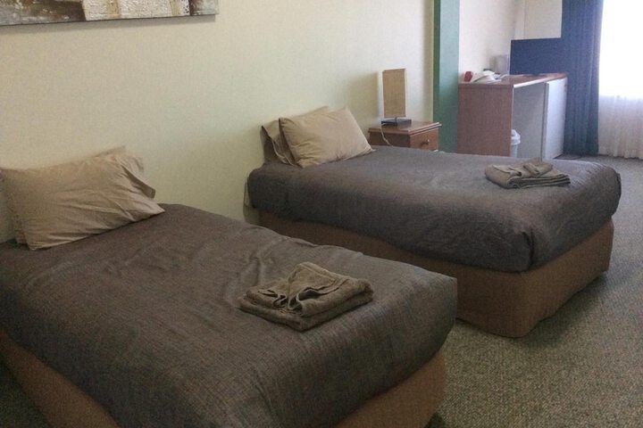 Room 5 of 32