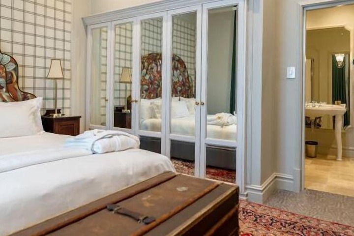 Room 46 of 77