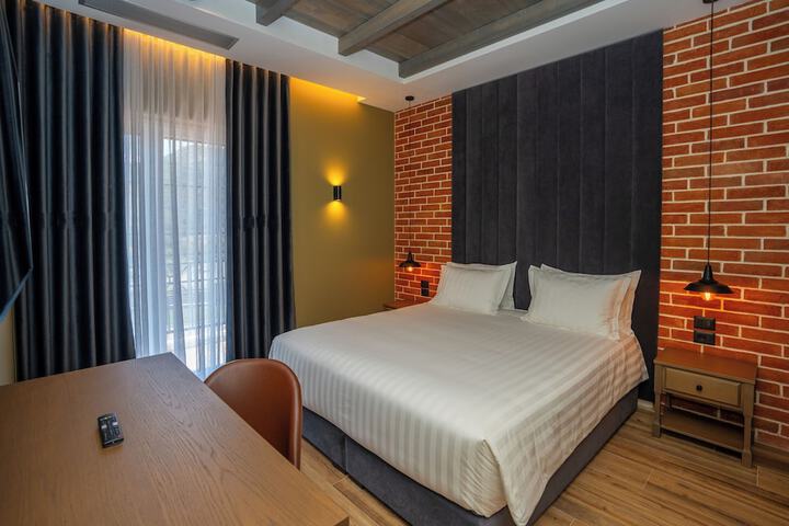 Room 5 of 33