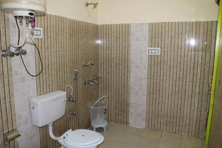 Room 8 of 17