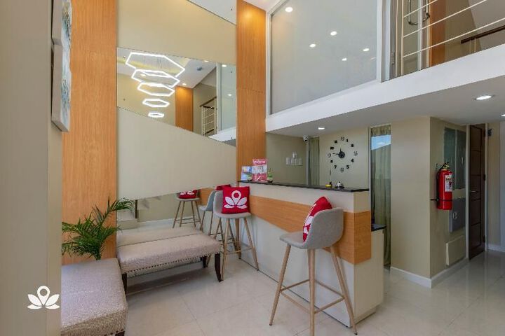 Suite 17 of 32