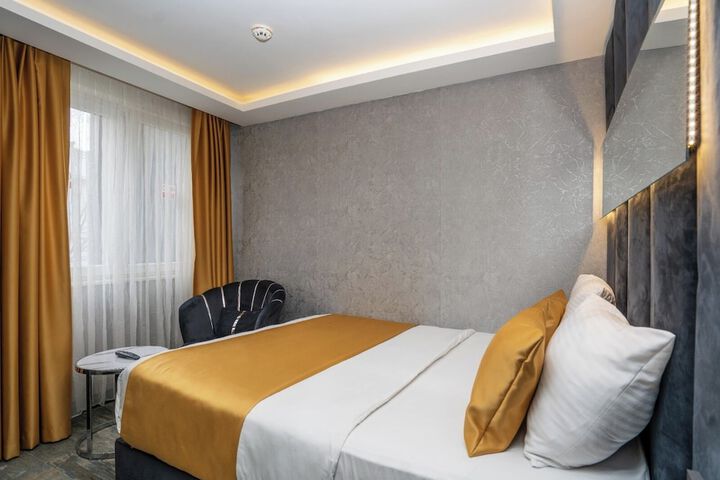 Room 9 of 24
