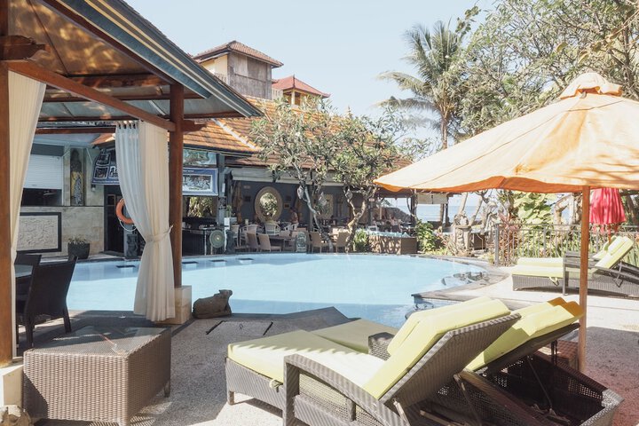 Hotel Pool