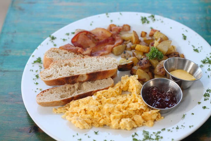 Breakfast/Coffee Service 38 of 50