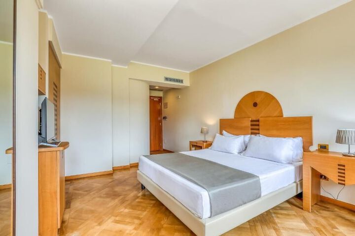 Room 28 of 54