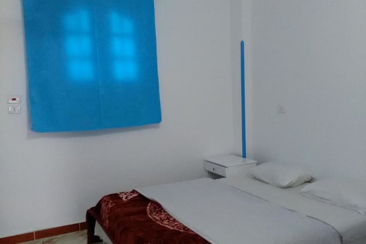 Room 12 of 151
