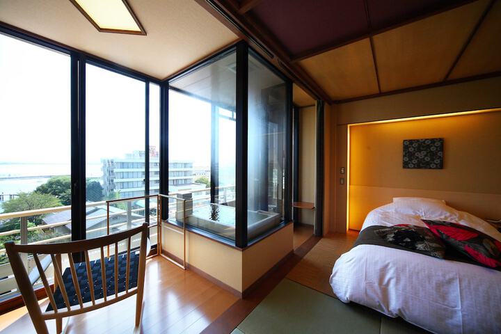 Room 26 of 184