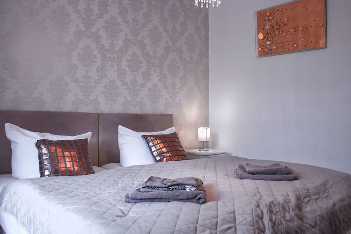 Room 10 of 17