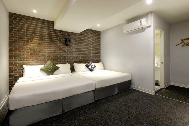 Room 7 of 44