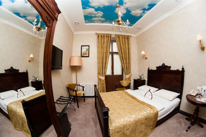 Room 5 of 73