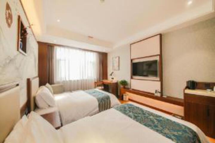 Room 9 of 10