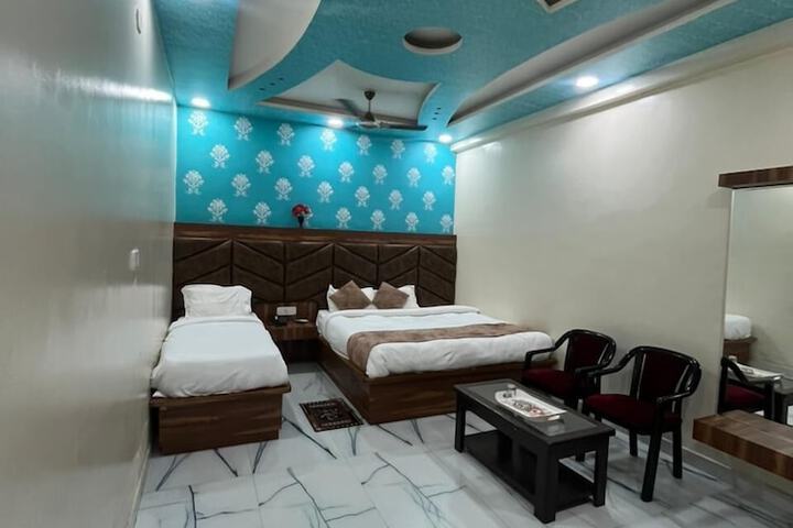 Room 6 of 14