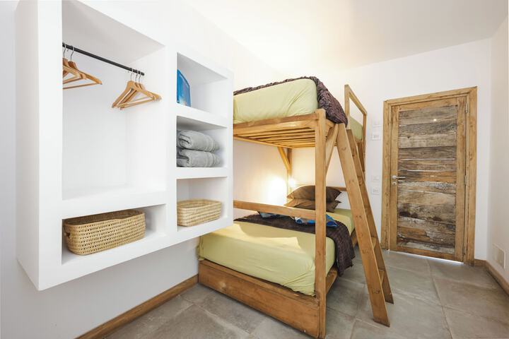 Room 7 of 80