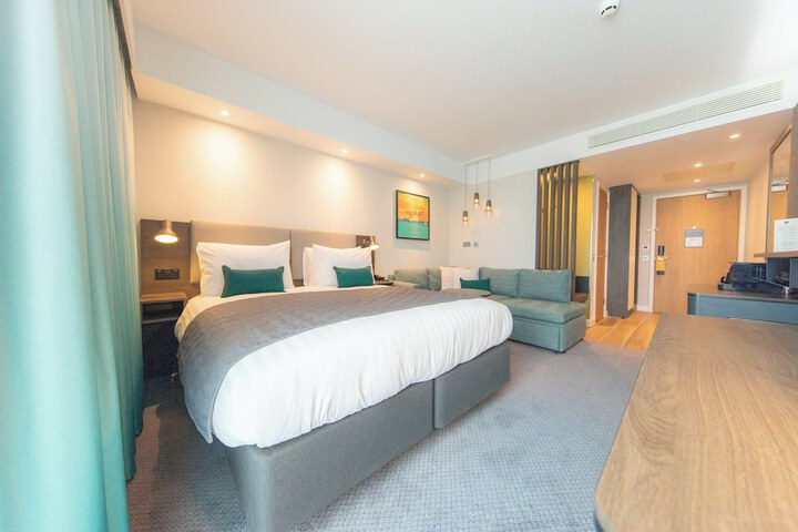 Room 27 of 120