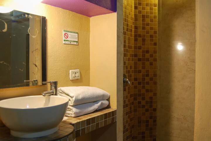 Room 6 of 10