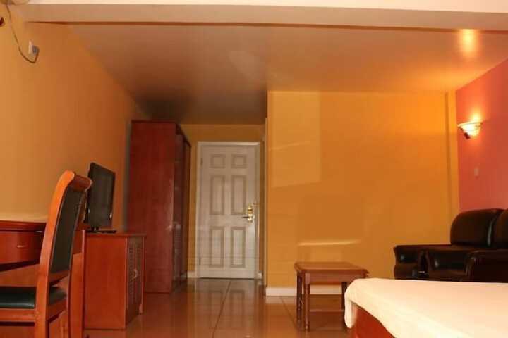 Room 8 of 16