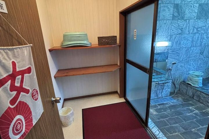 Room 12 of 15