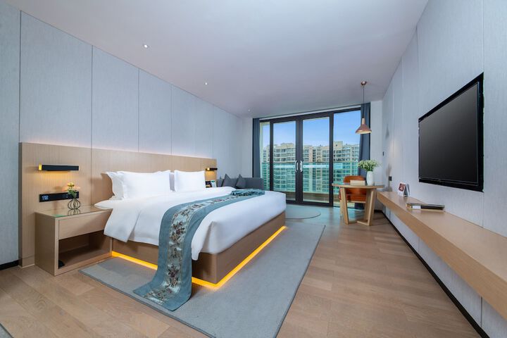 Room 10 of 28