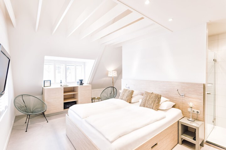 Room 8 of 44