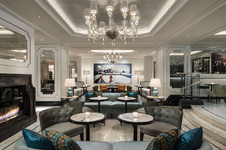 Lounge 77 of 88