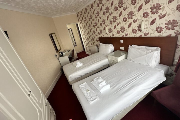 Room 4 of 19