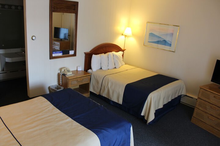 1 Queen Bed (14 of 20)