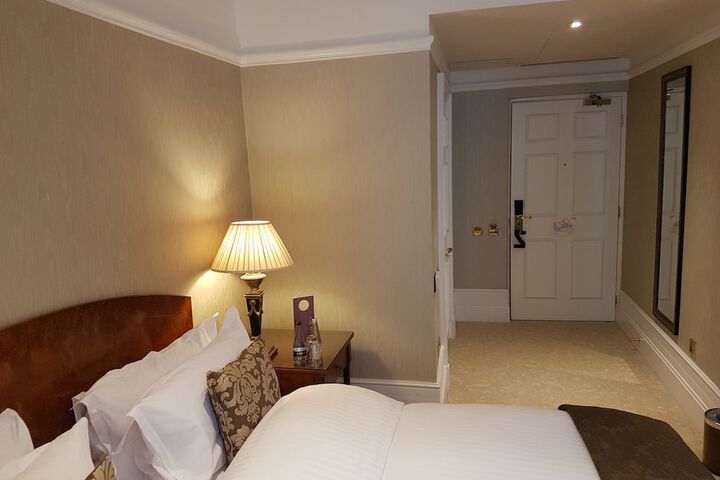 Room 19 of 82