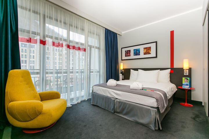 Room 12 of 140