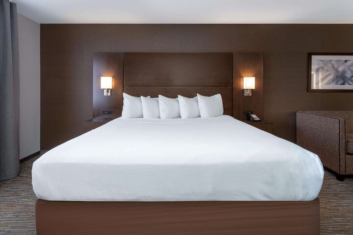 Deluxe 2 Queen Beds (2 of 13)