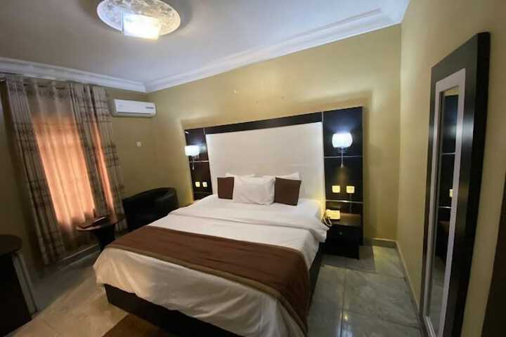 Room 14 of 50