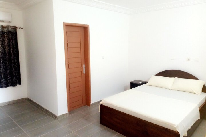 Room 3 of 32