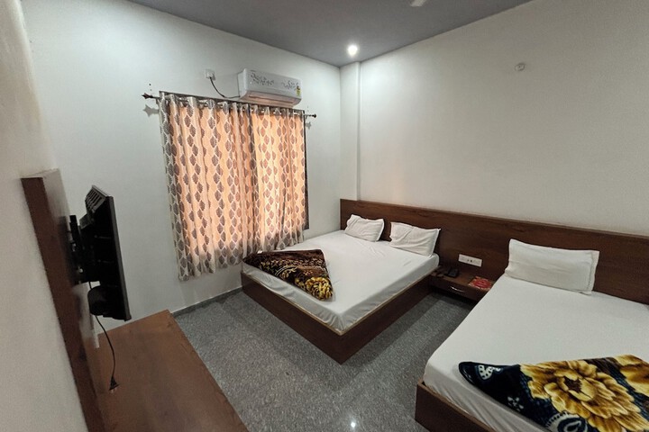Room 34 of 63