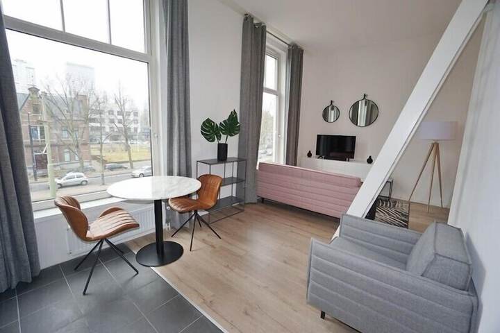 Room 6 of 9