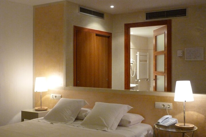 Room 3 of 66