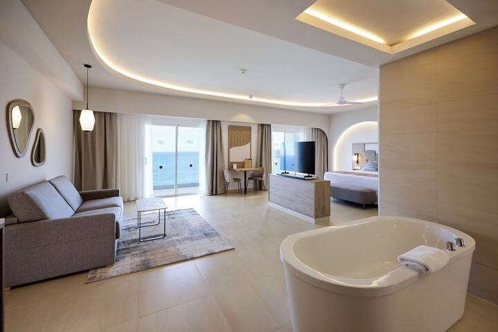 Room 6 of 101