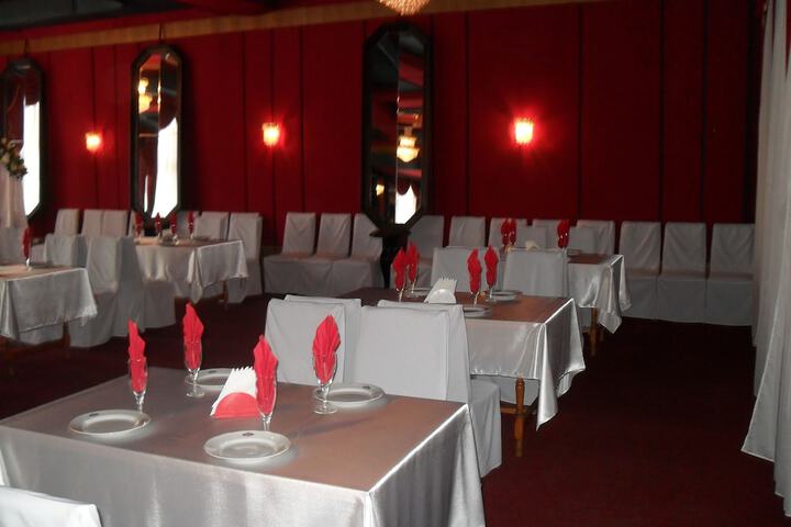 Dining 3 of 23