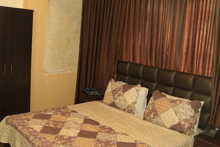Room 3 of 18