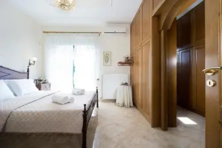 Room 5 of 13